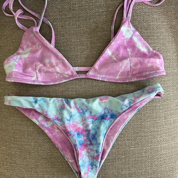 Lali & Layla Bikini - Picture 1 of 2